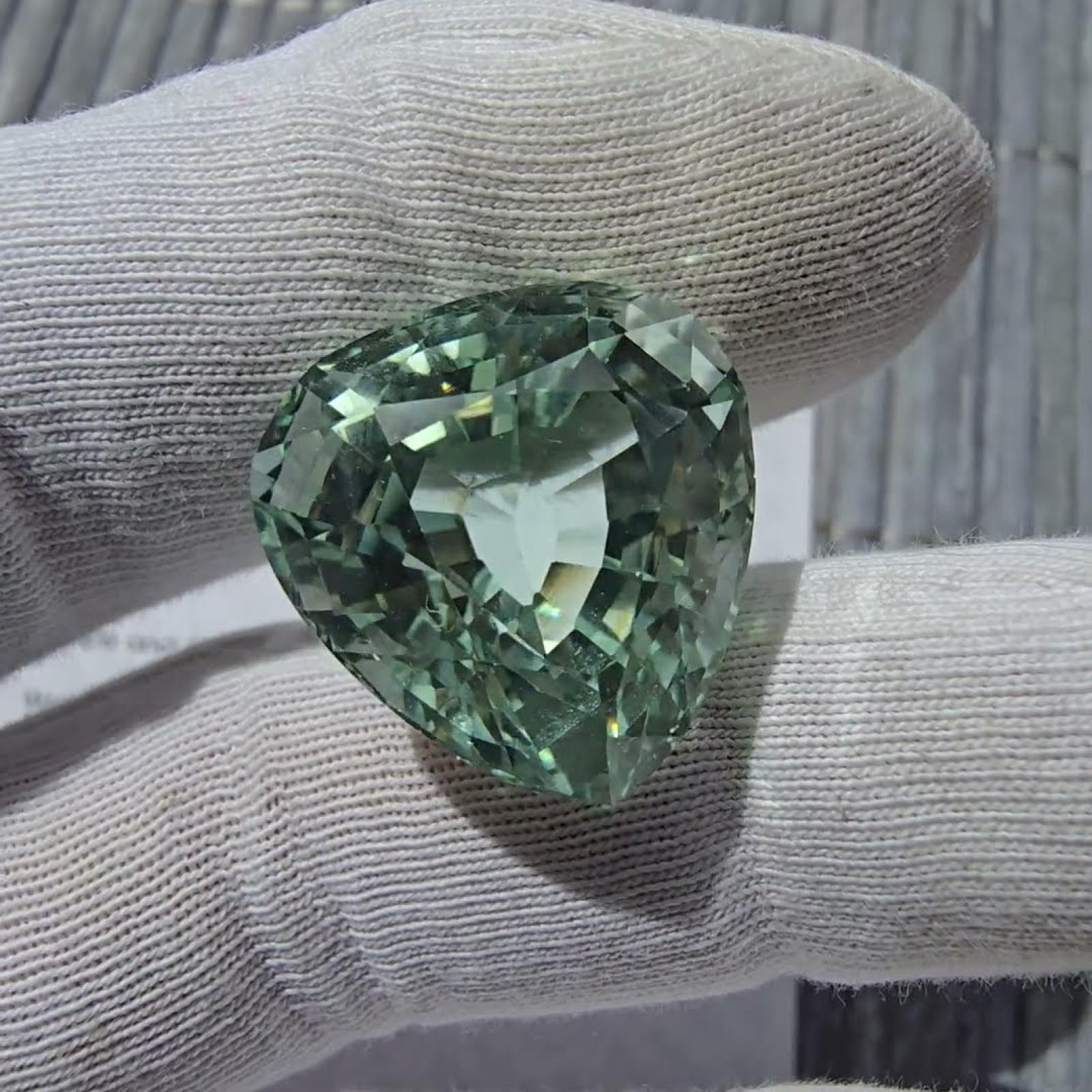 Green beryl 29.59 ct